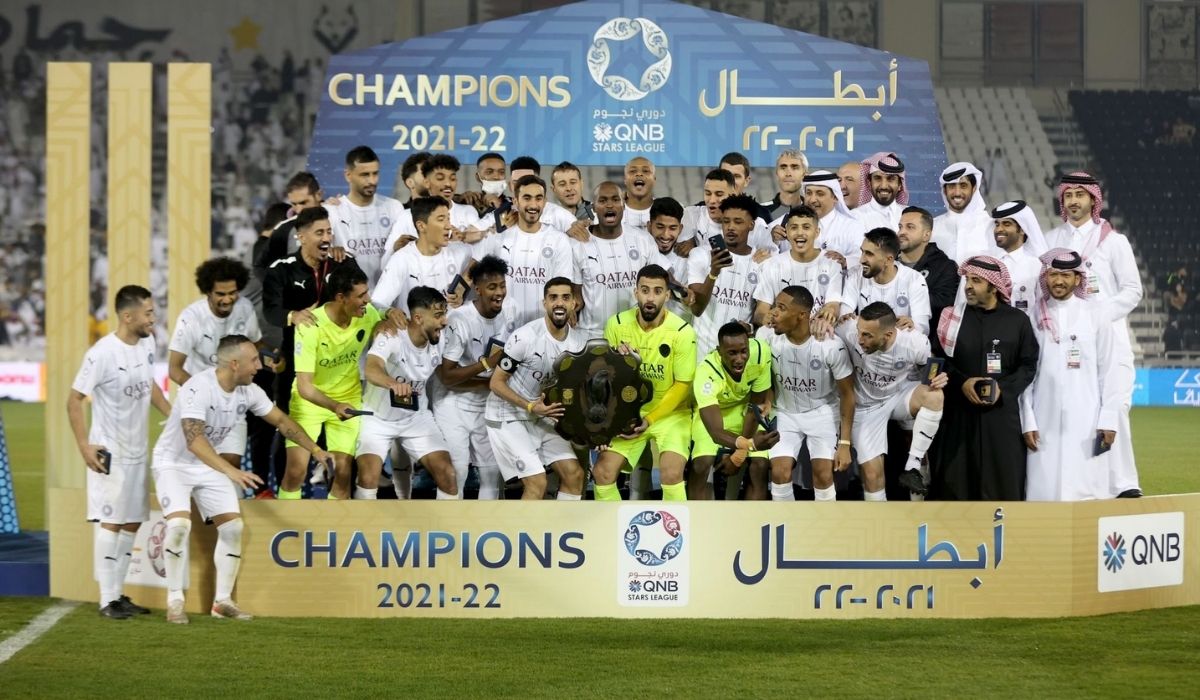 Al Sadd players and coach Javi Gracia